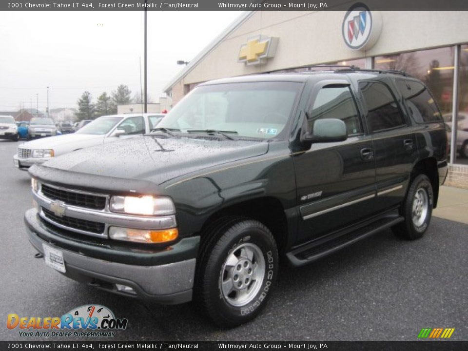 Front 3/4 View of 2001 Chevrolet Tahoe LT 4x4 Photo #3