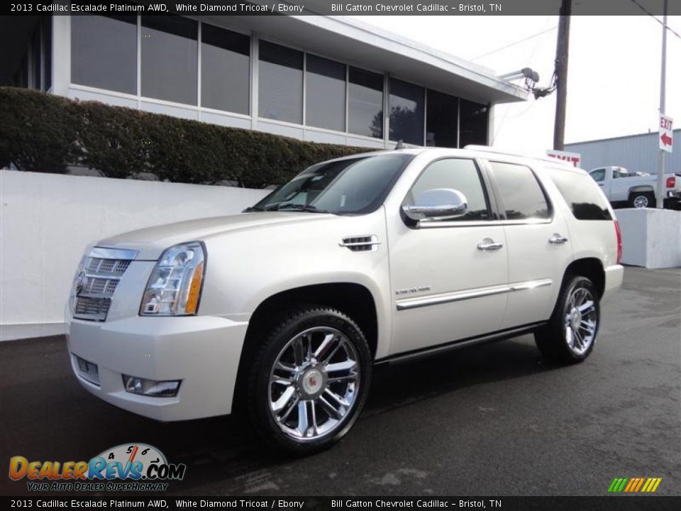 Front 3/4 View of 2013 Cadillac Escalade Platinum AWD Photo #3