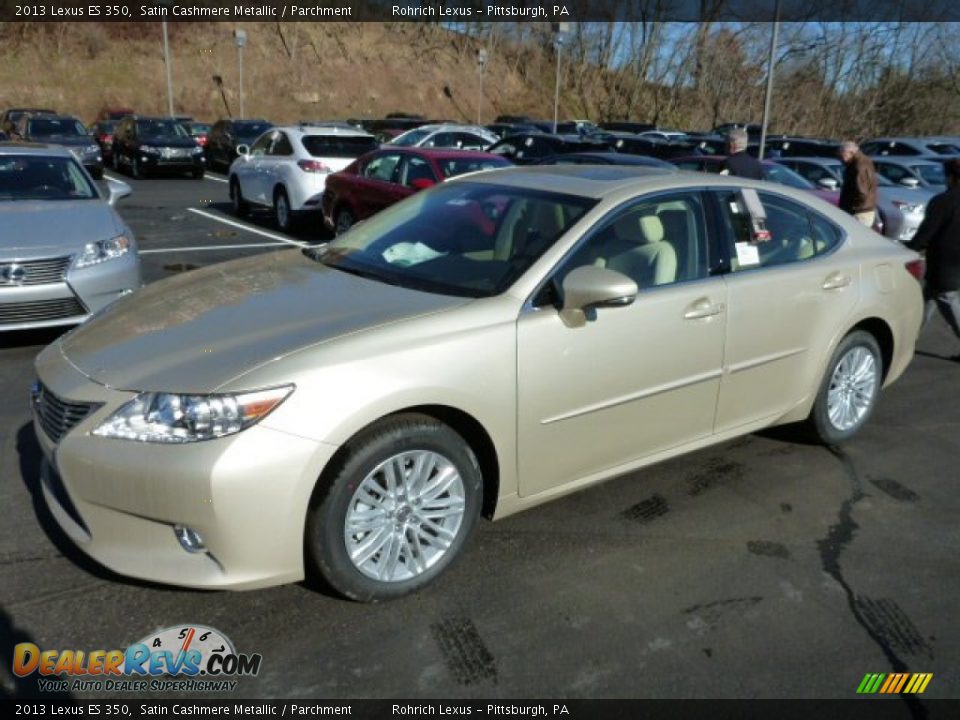 Front 3/4 View of 2013 Lexus ES 350 Photo #8