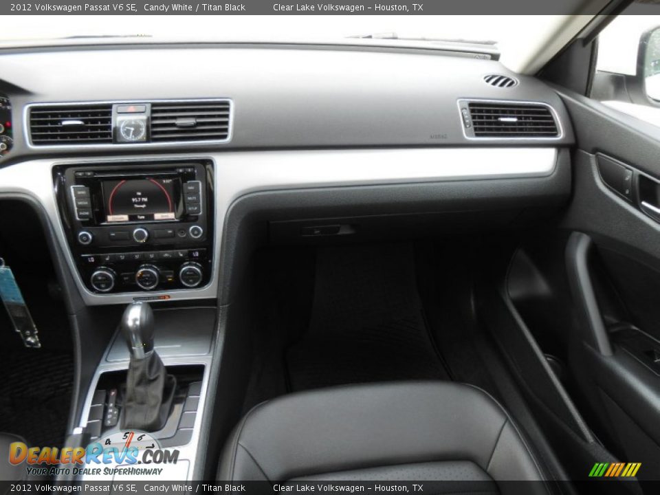2012 Volkswagen Passat V6 SE Candy White / Titan Black Photo #21