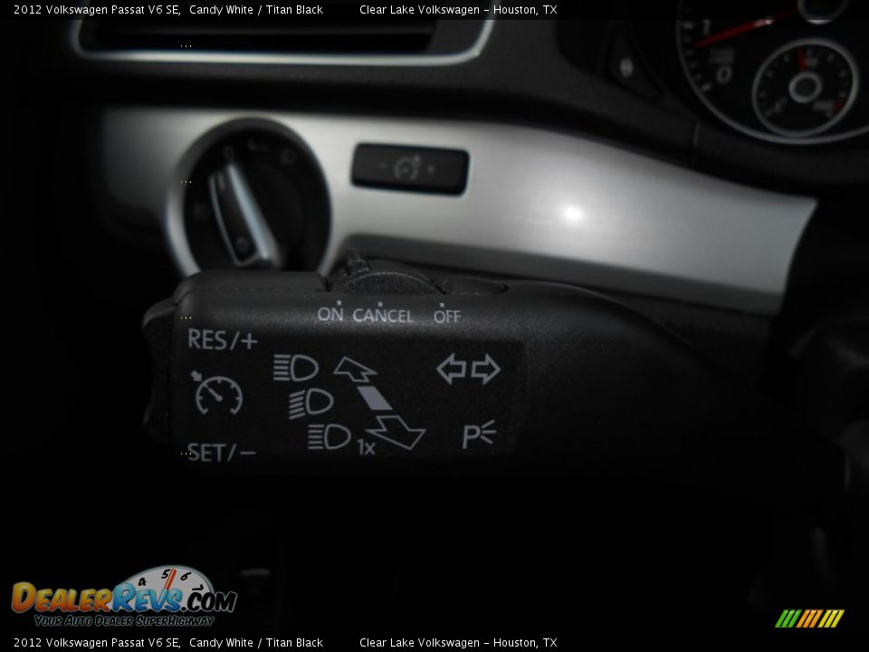 2012 Volkswagen Passat V6 SE Candy White / Titan Black Photo #29