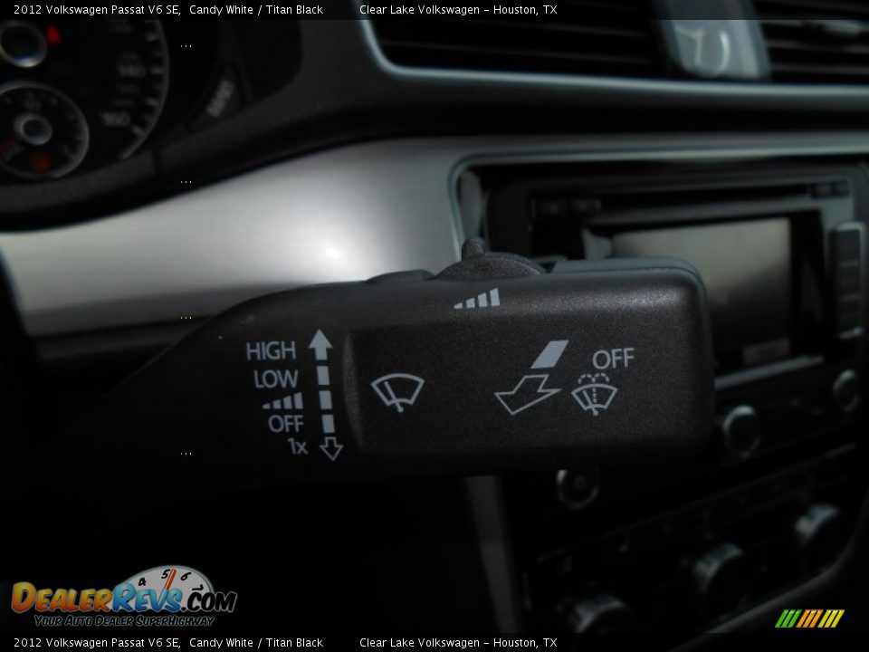 2012 Volkswagen Passat V6 SE Candy White / Titan Black Photo #30