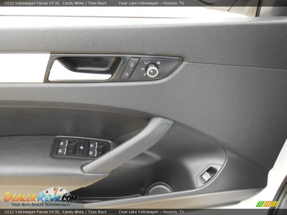 2012 Volkswagen Passat V6 SE Candy White / Titan Black Photo #32