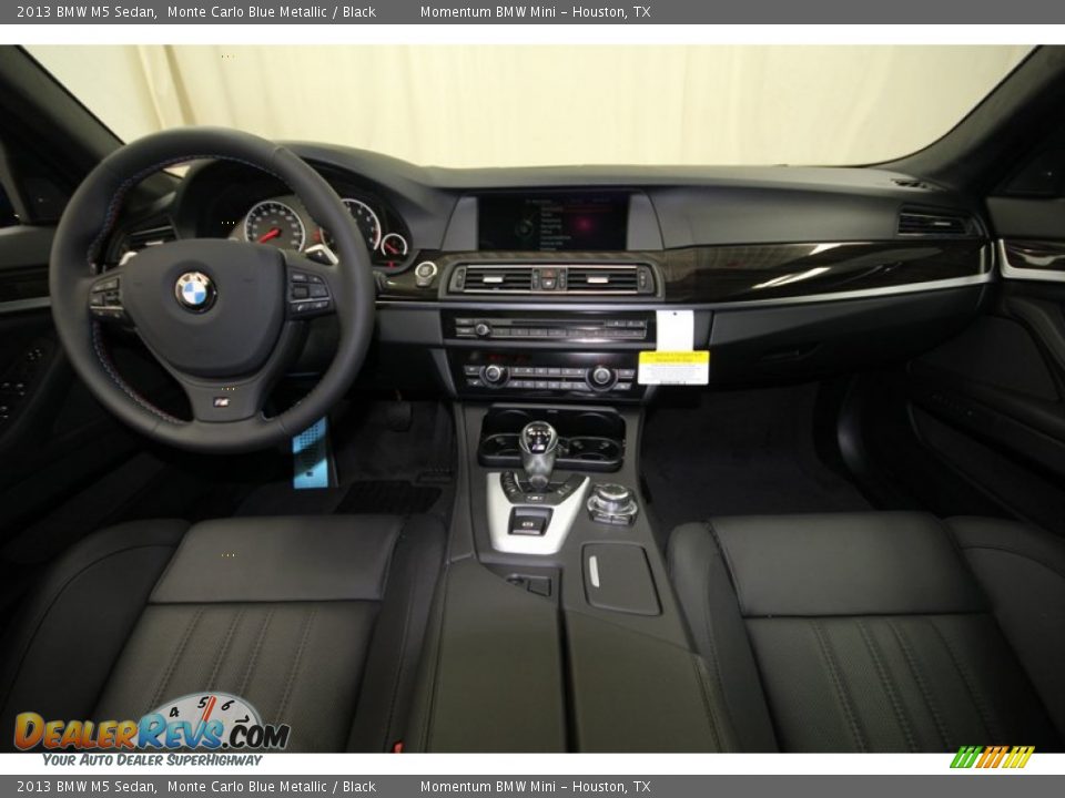Dashboard of 2013 BMW M5 Sedan Photo #4