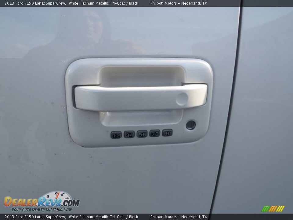 2013 Ford F150 Lariat SuperCrew White Platinum Metallic Tri-Coat / Black Photo #15