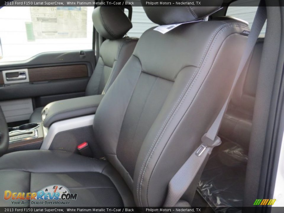 2013 Ford F150 Lariat SuperCrew White Platinum Metallic Tri-Coat / Black Photo #25