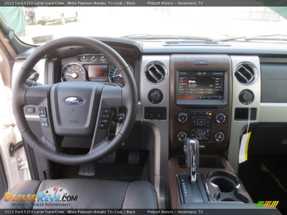 2013 Ford F150 Lariat SuperCrew White Platinum Metallic Tri-Coat / Black Photo #28