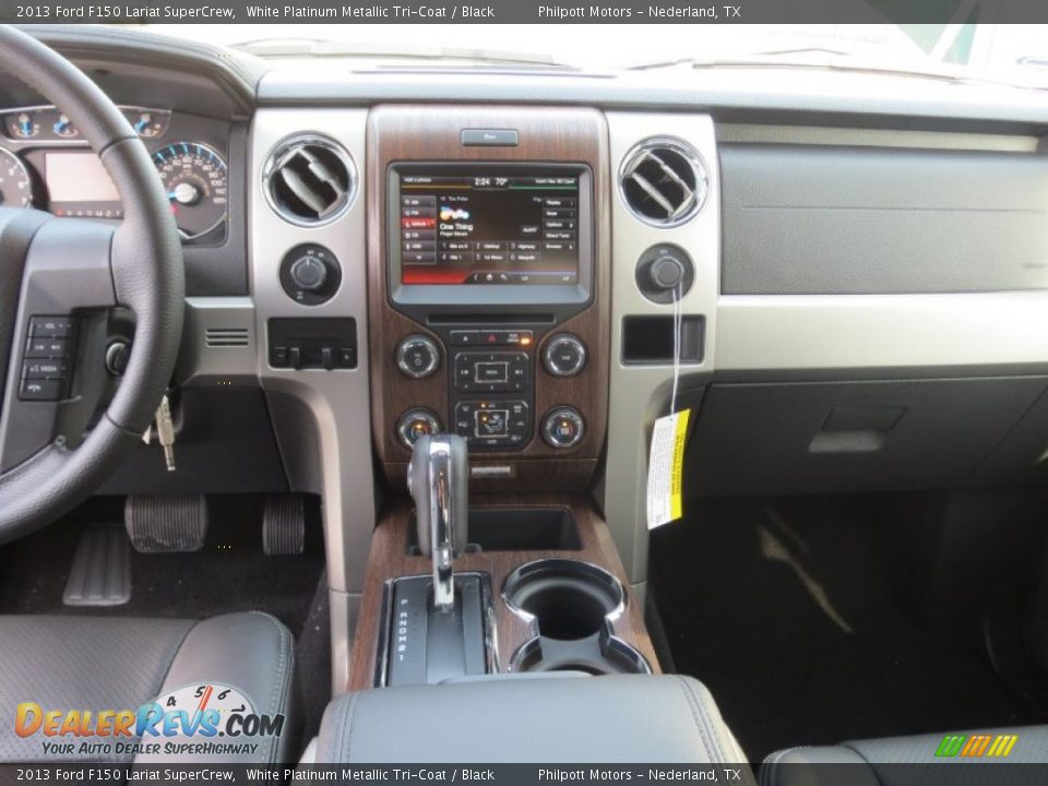 2013 Ford F150 Lariat SuperCrew White Platinum Metallic Tri-Coat / Black Photo #29