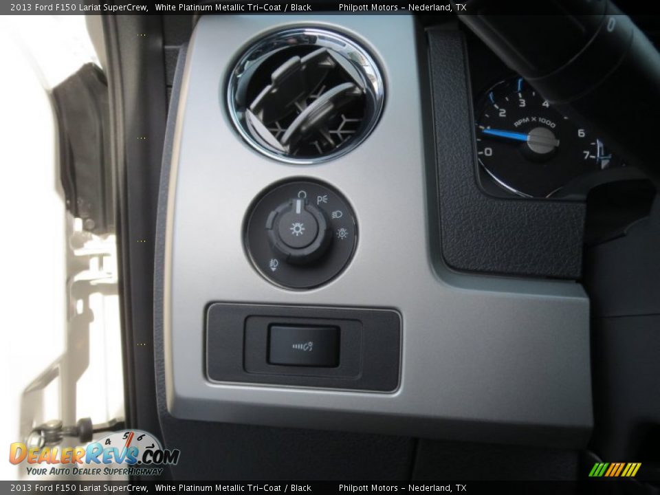 2013 Ford F150 Lariat SuperCrew White Platinum Metallic Tri-Coat / Black Photo #35
