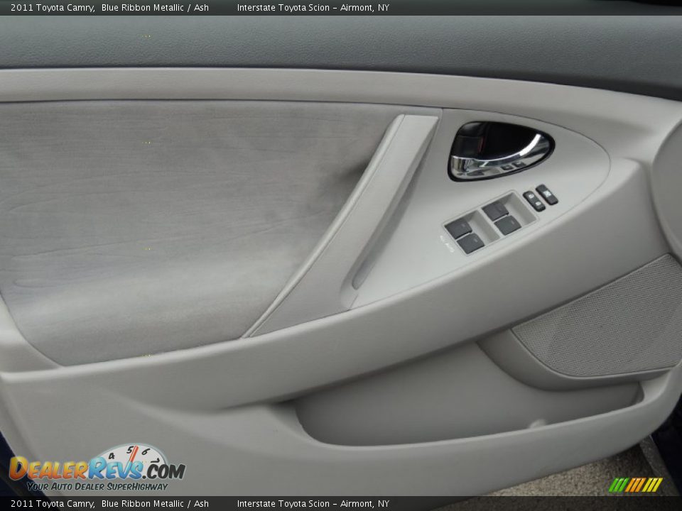 Door Panel of 2011 Toyota Camry  Photo #8