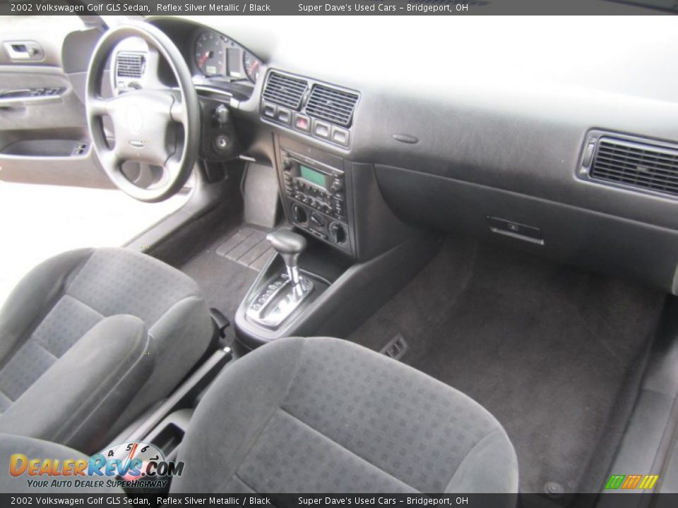 Dashboard of 2002 Volkswagen Golf GLS Sedan Photo #25