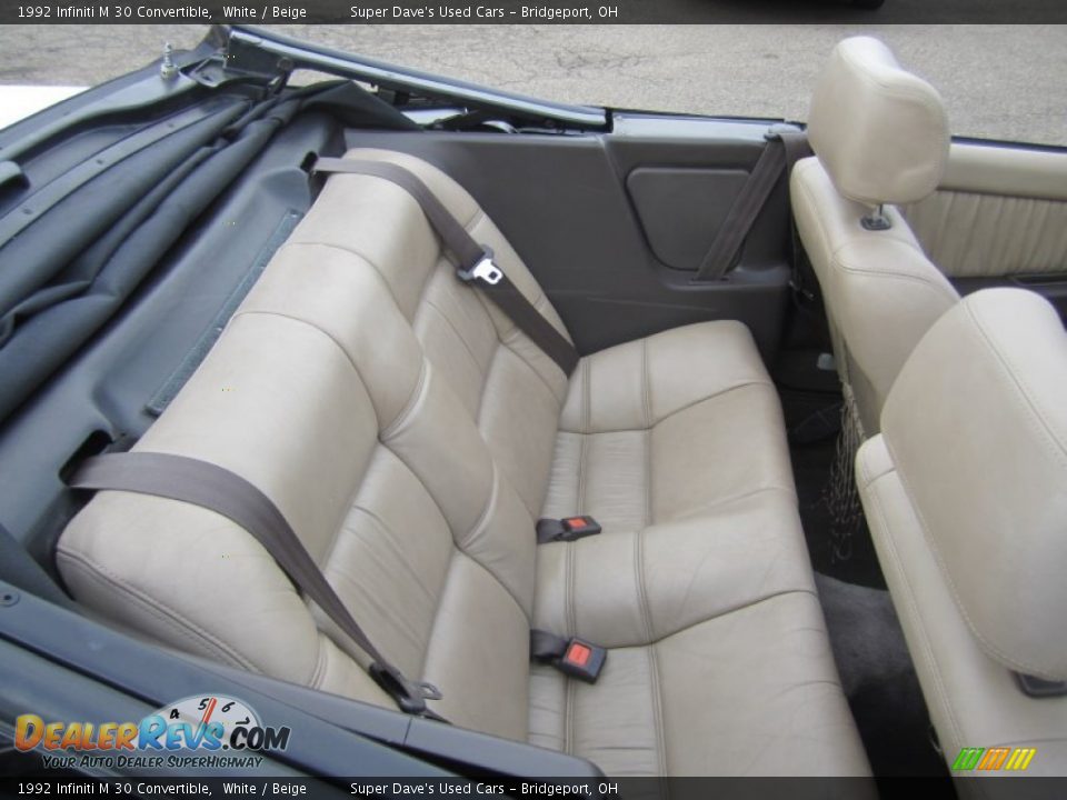 Rear Seat of 1992 Infiniti M 30 Convertible Photo #22