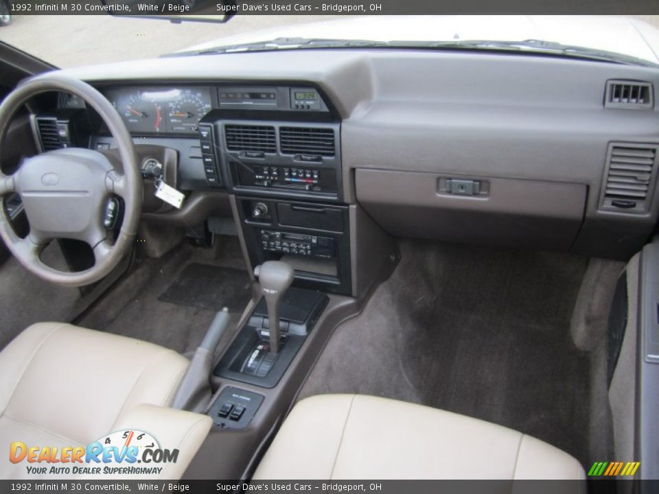 Dashboard of 1992 Infiniti M 30 Convertible Photo #24