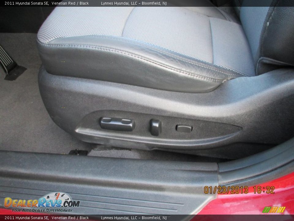 2011 Hyundai Sonata SE Venetian Red / Black Photo #7