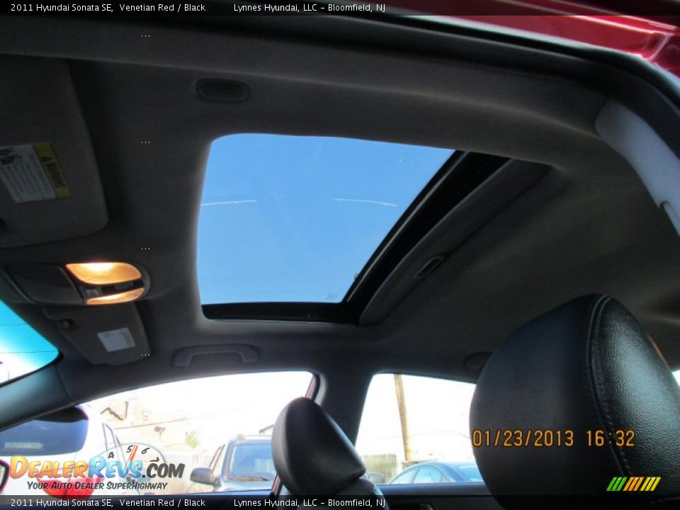 2011 Hyundai Sonata SE Venetian Red / Black Photo #12