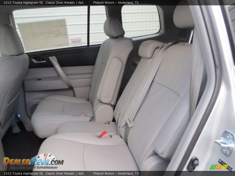 2013 Toyota Highlander SE Classic Silver Metallic / Ash Photo #17