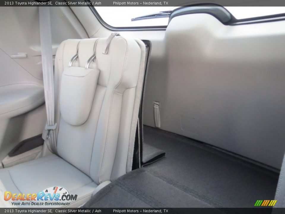 2013 Toyota Highlander SE Classic Silver Metallic / Ash Photo #18