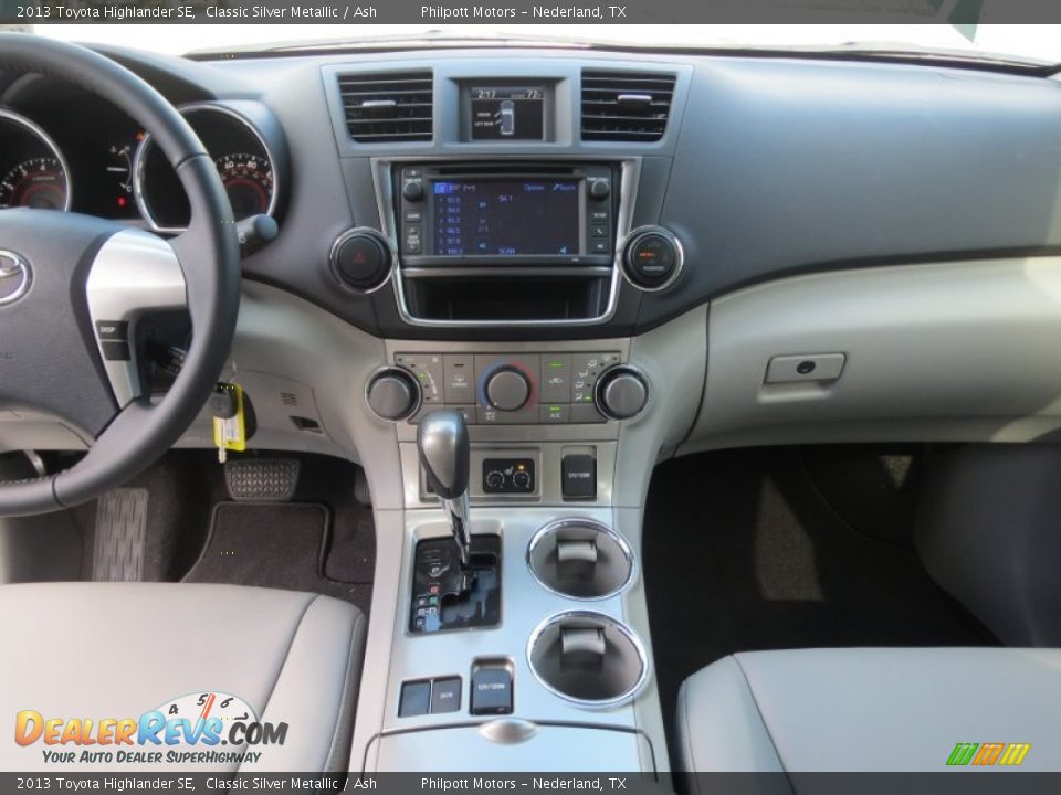 2013 Toyota Highlander SE Classic Silver Metallic / Ash Photo #25