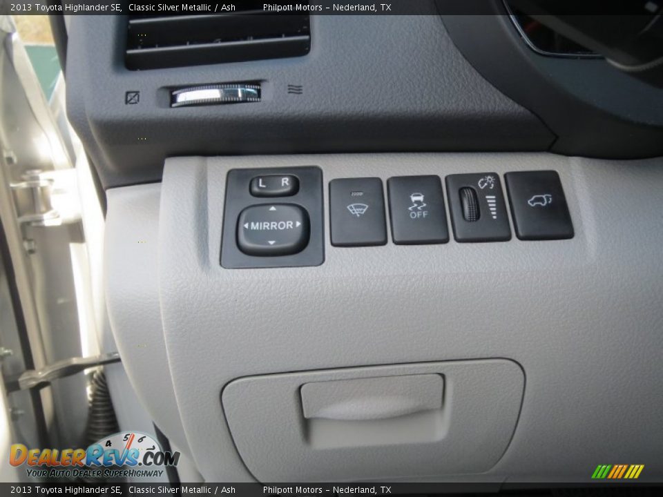 2013 Toyota Highlander SE Classic Silver Metallic / Ash Photo #35