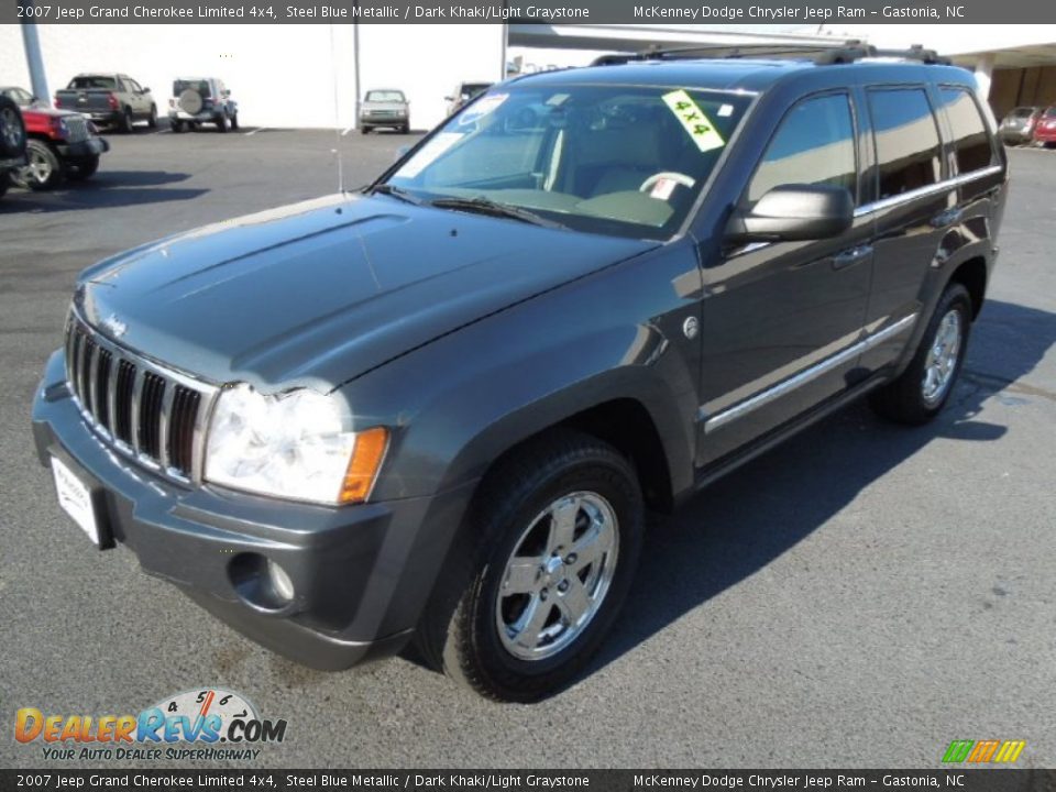 Front 3/4 View of 2007 Jeep Grand Cherokee Limited 4x4 Photo #2