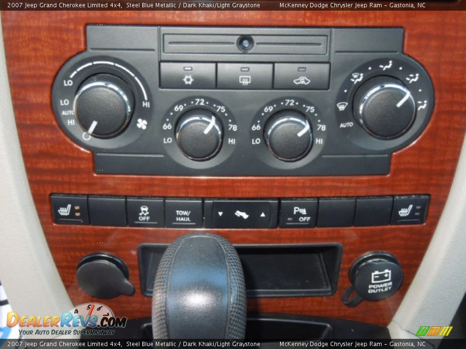 Controls of 2007 Jeep Grand Cherokee Limited 4x4 Photo #14