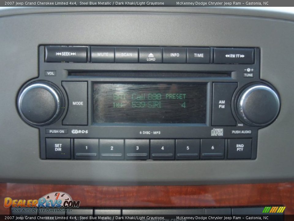 Audio System of 2007 Jeep Grand Cherokee Limited 4x4 Photo #15