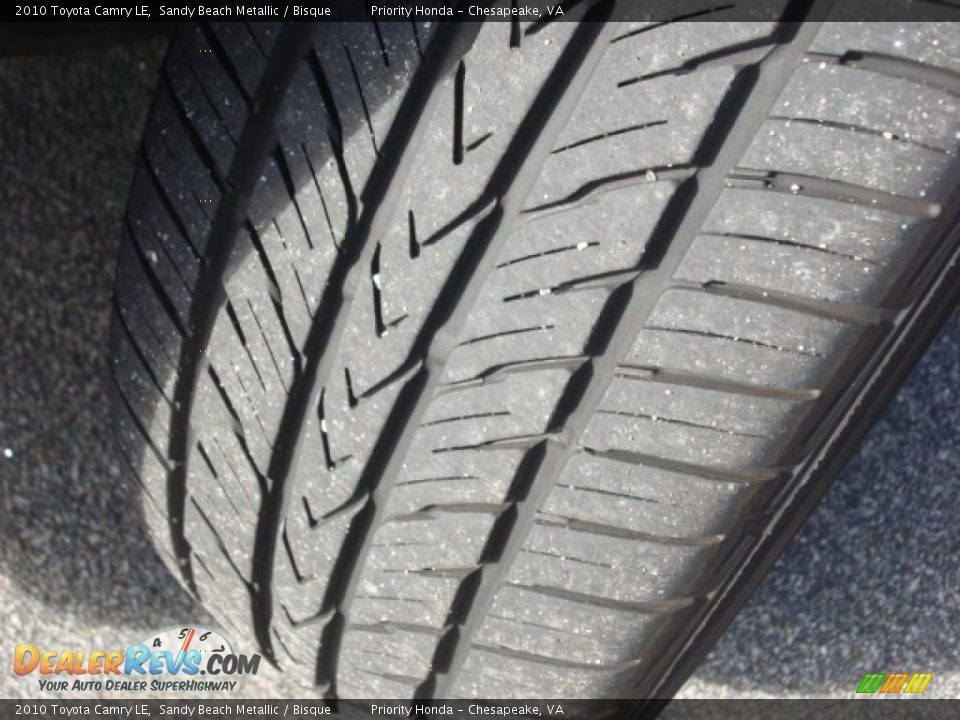 2010 Toyota Camry LE Sandy Beach Metallic / Bisque Photo #20