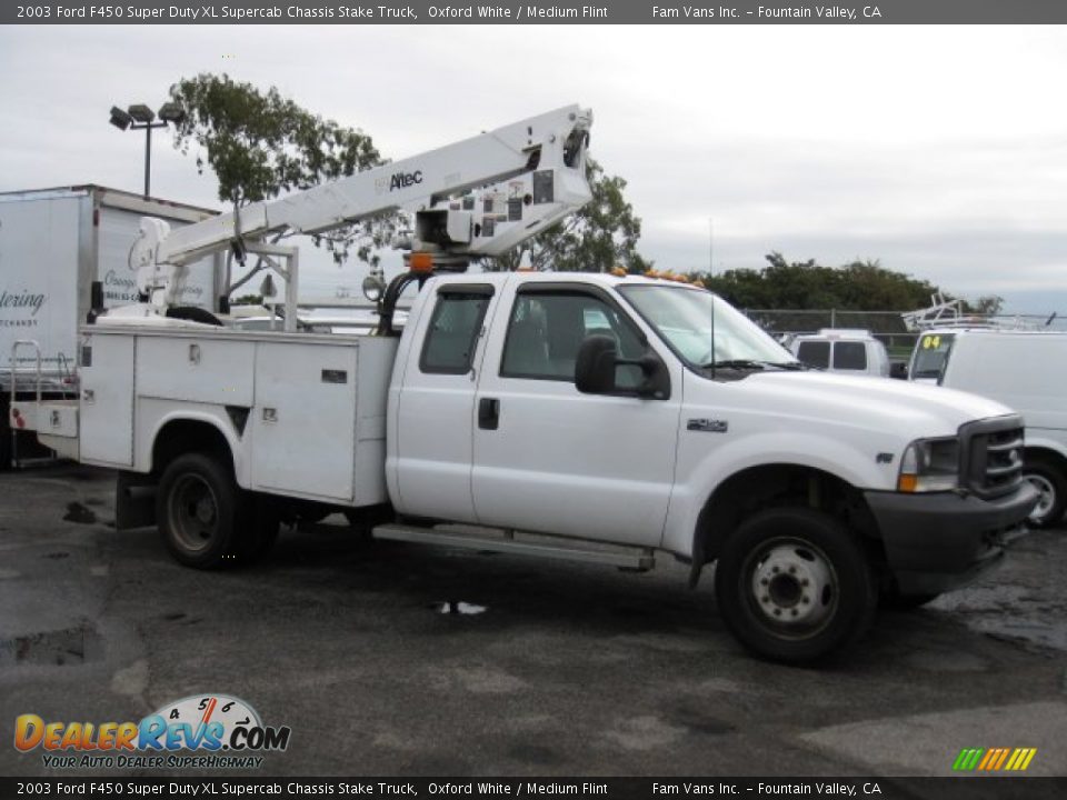 2003 Ford F450 Super Duty XL Supercab Chassis Stake Truck Oxford White / Medium Flint Photo #1