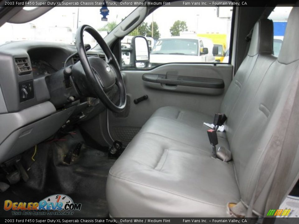 2003 Ford F450 Super Duty XL Supercab Chassis Stake Truck Oxford White / Medium Flint Photo #9