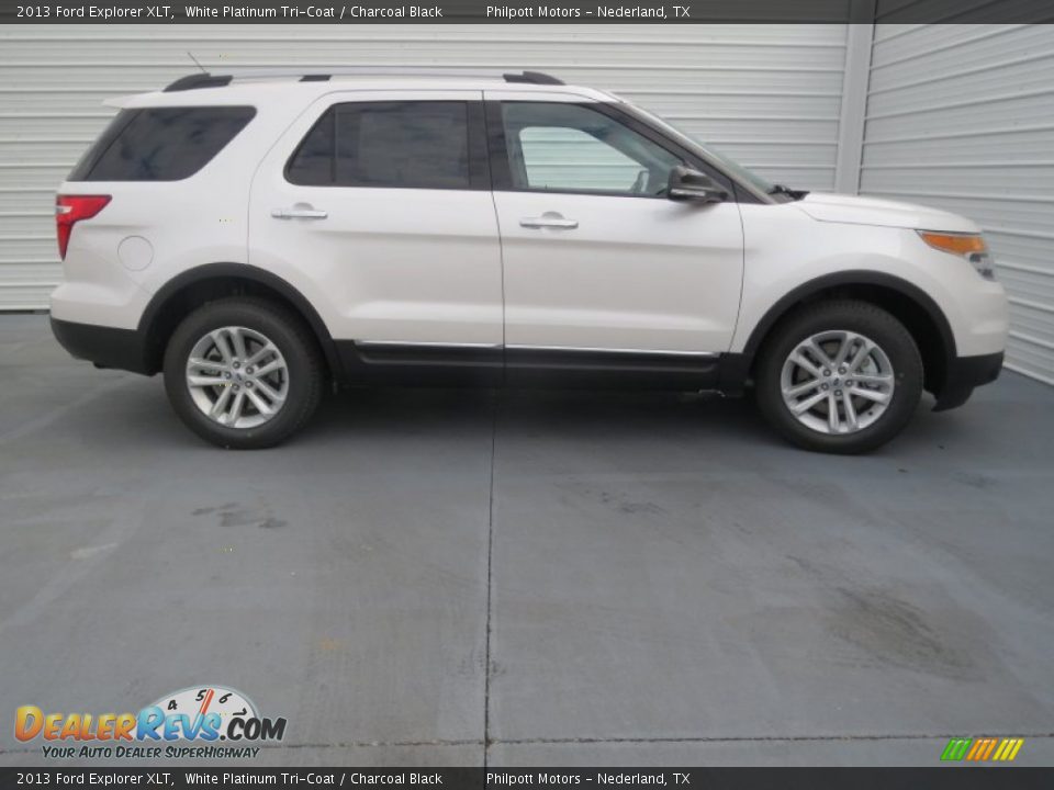 2013 Ford Explorer XLT White Platinum Tri-Coat / Charcoal Black Photo #2