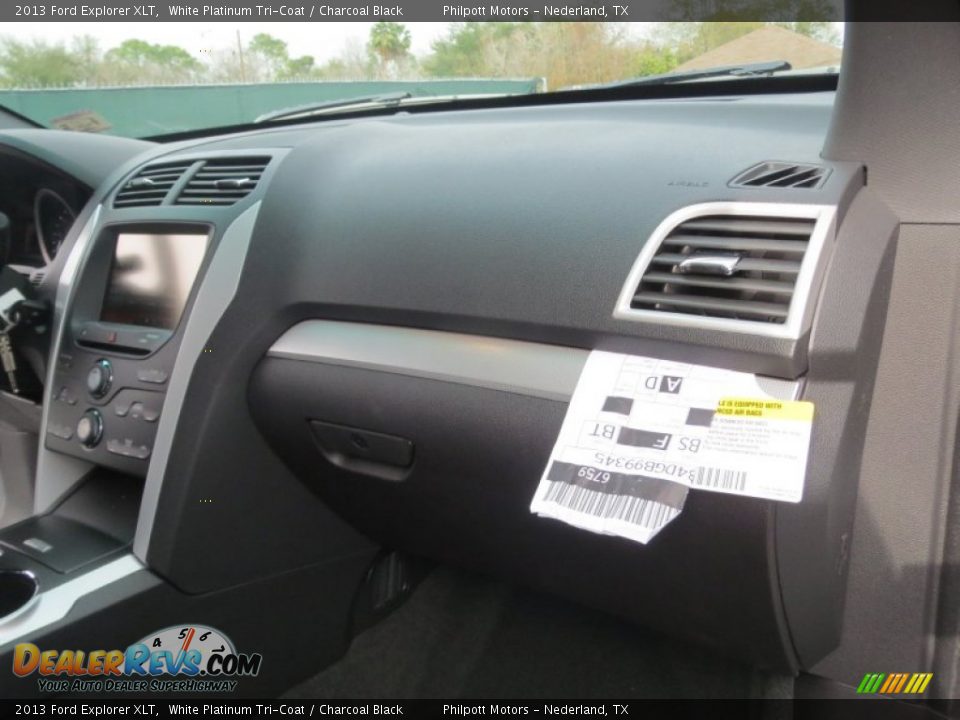 2013 Ford Explorer XLT White Platinum Tri-Coat / Charcoal Black Photo #17