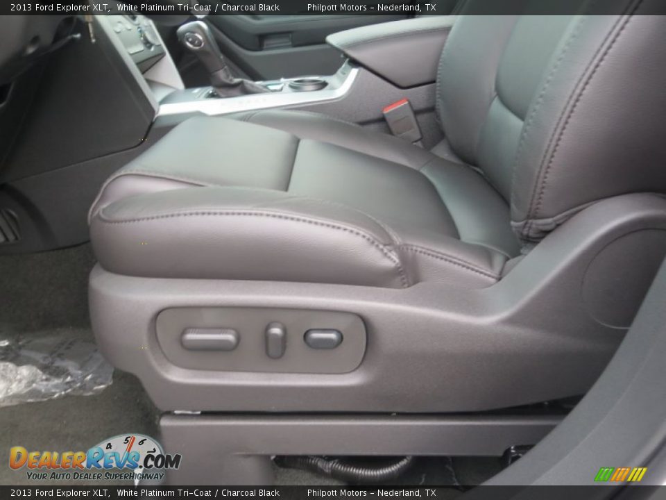 2013 Ford Explorer XLT White Platinum Tri-Coat / Charcoal Black Photo #25