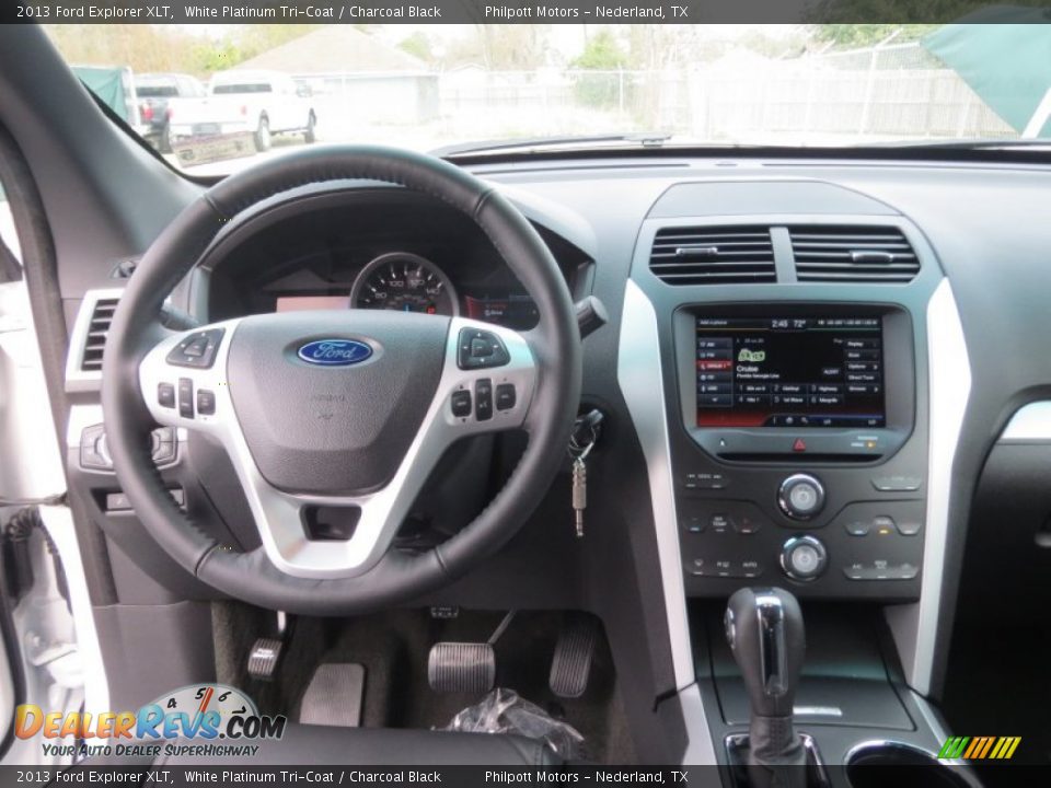 2013 Ford Explorer XLT White Platinum Tri-Coat / Charcoal Black Photo #26