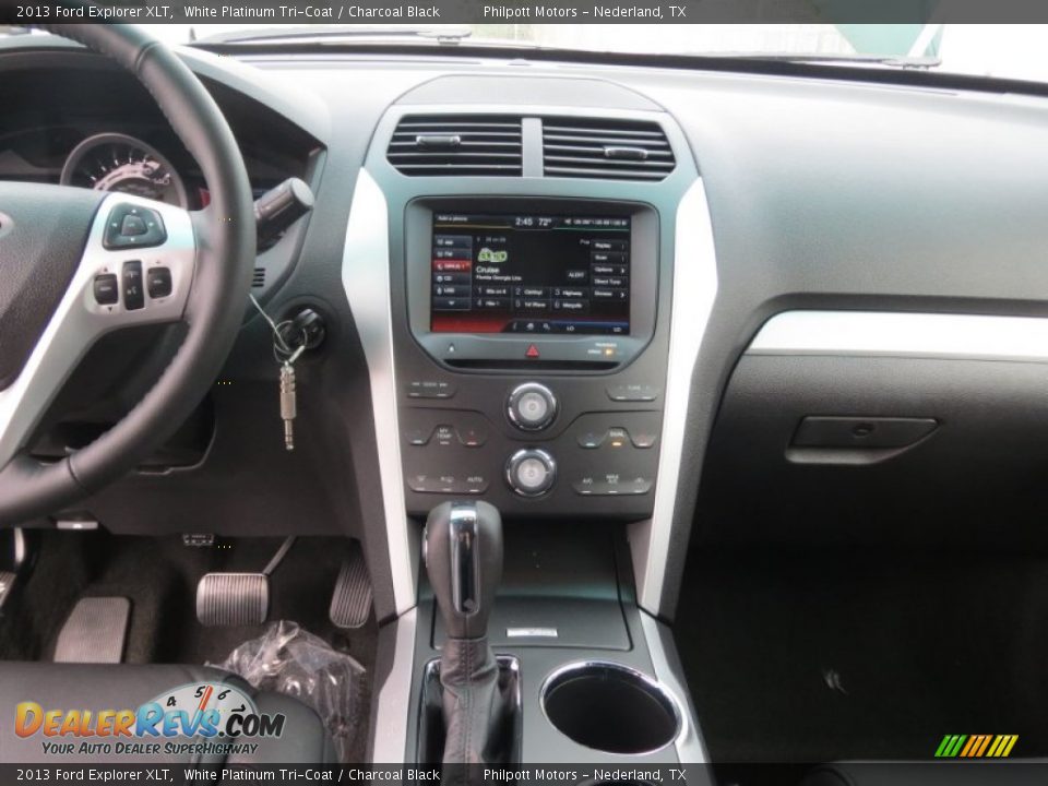 2013 Ford Explorer XLT White Platinum Tri-Coat / Charcoal Black Photo #27