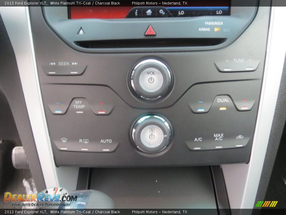 2013 Ford Explorer XLT White Platinum Tri-Coat / Charcoal Black Photo #29