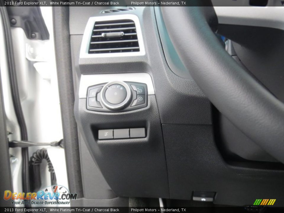 2013 Ford Explorer XLT White Platinum Tri-Coat / Charcoal Black Photo #33
