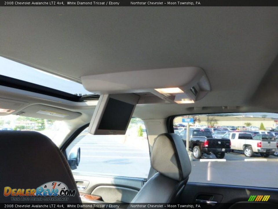 2008 Chevrolet Avalanche LTZ 4x4 White Diamond Tricoat / Ebony Photo #12