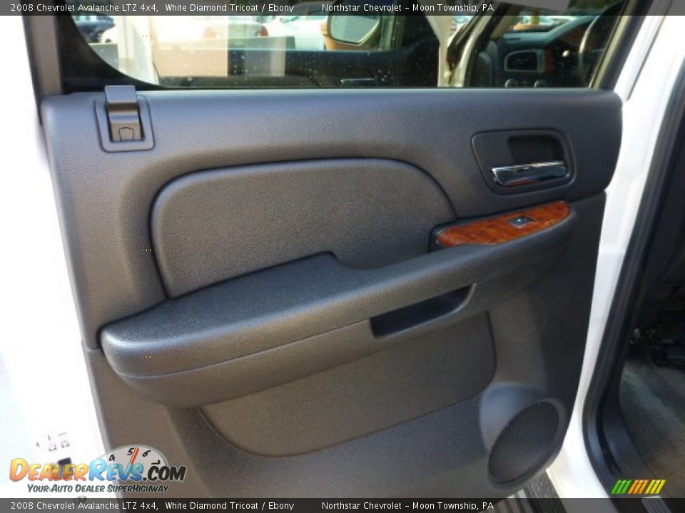 2008 Chevrolet Avalanche LTZ 4x4 White Diamond Tricoat / Ebony Photo #14