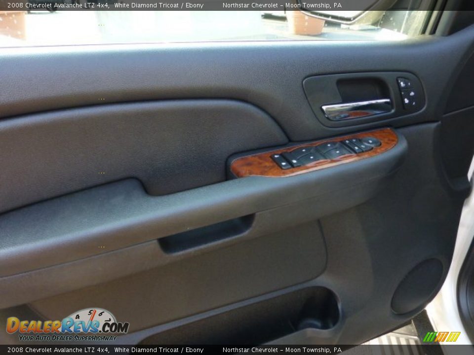 2008 Chevrolet Avalanche LTZ 4x4 White Diamond Tricoat / Ebony Photo #15