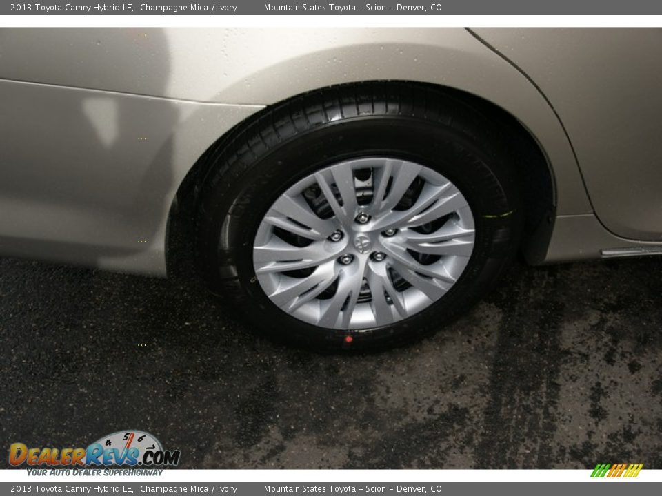 2013 Toyota Camry Hybrid LE Champagne Mica / Ivory Photo #9