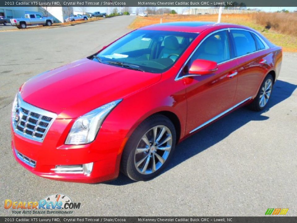 Front 3/4 View of 2013 Cadillac XTS Luxury FWD Photo #1