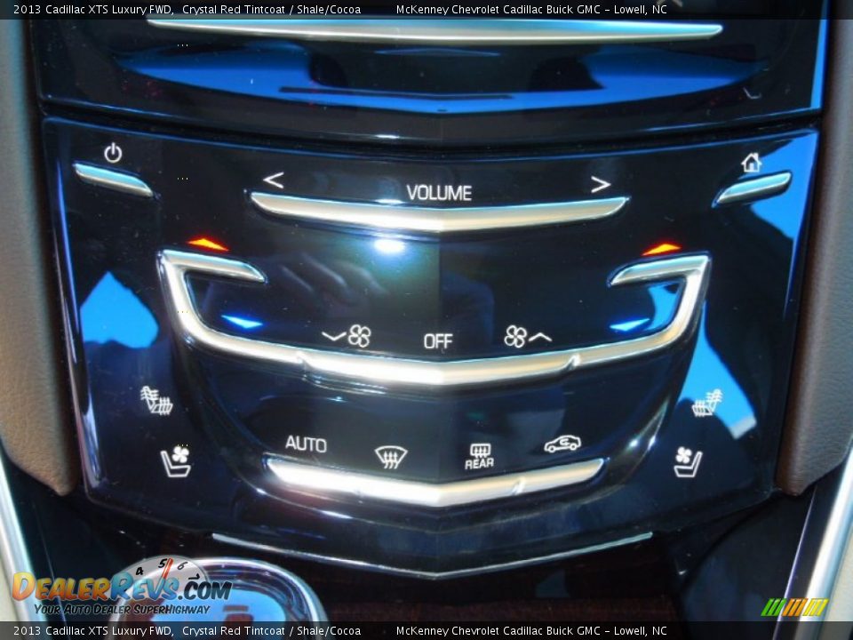 Controls of 2013 Cadillac XTS Luxury FWD Photo #14
