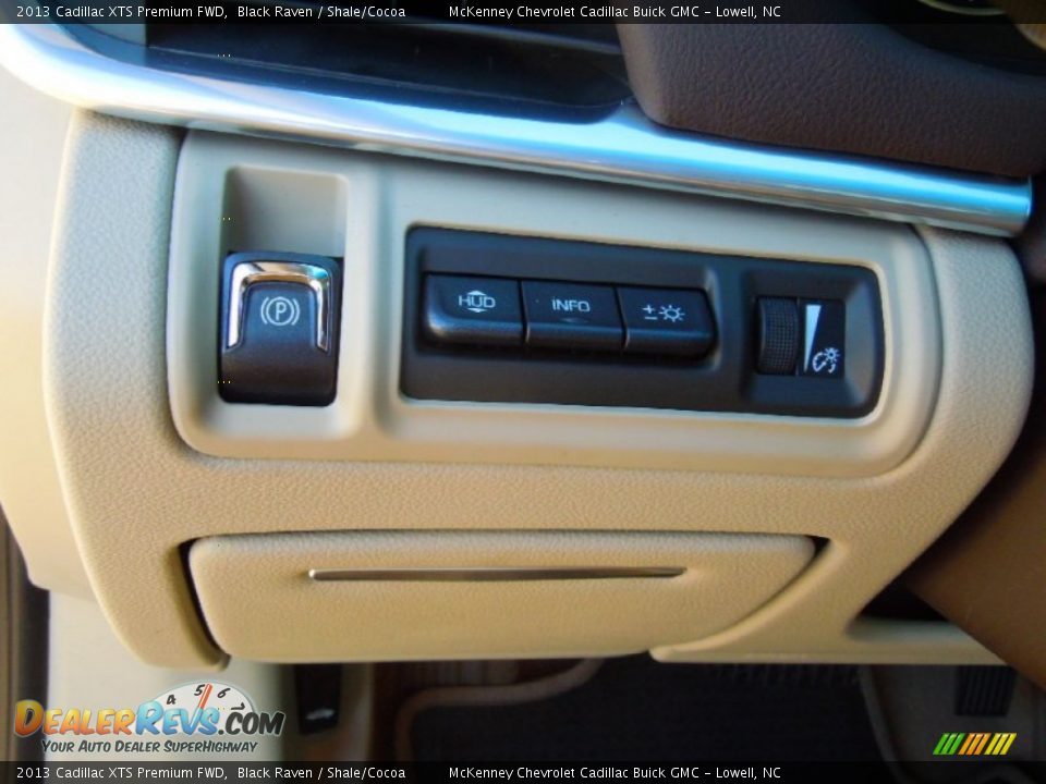2013 Cadillac XTS Premium FWD Black Raven / Shale/Cocoa Photo #13