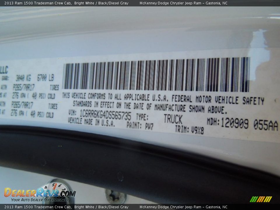 2013 Ram 1500 Tradesman Crew Cab Bright White / Black/Diesel Gray Photo #7