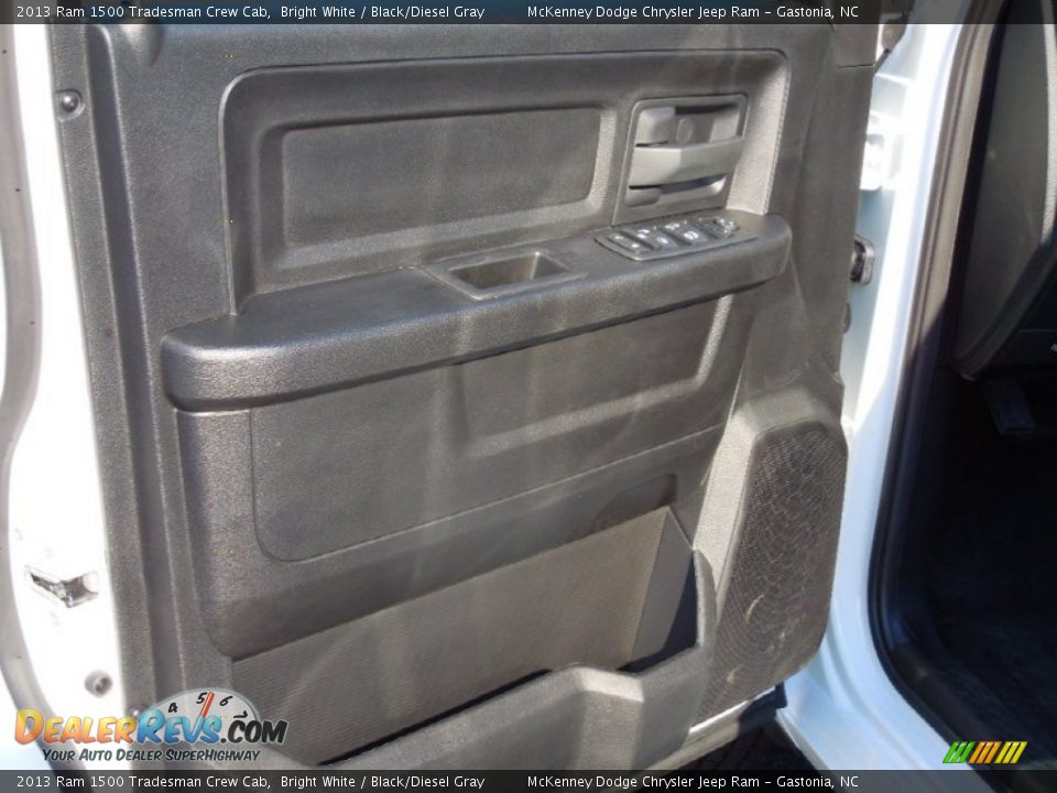 2013 Ram 1500 Tradesman Crew Cab Bright White / Black/Diesel Gray Photo #10