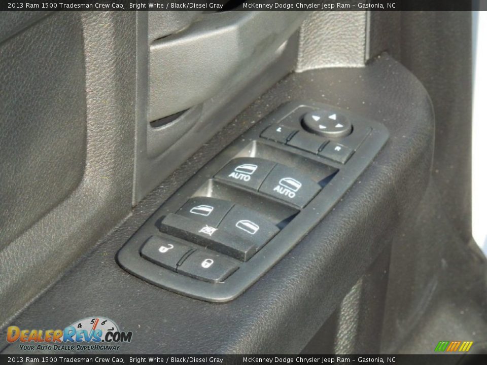 2013 Ram 1500 Tradesman Crew Cab Bright White / Black/Diesel Gray Photo #11