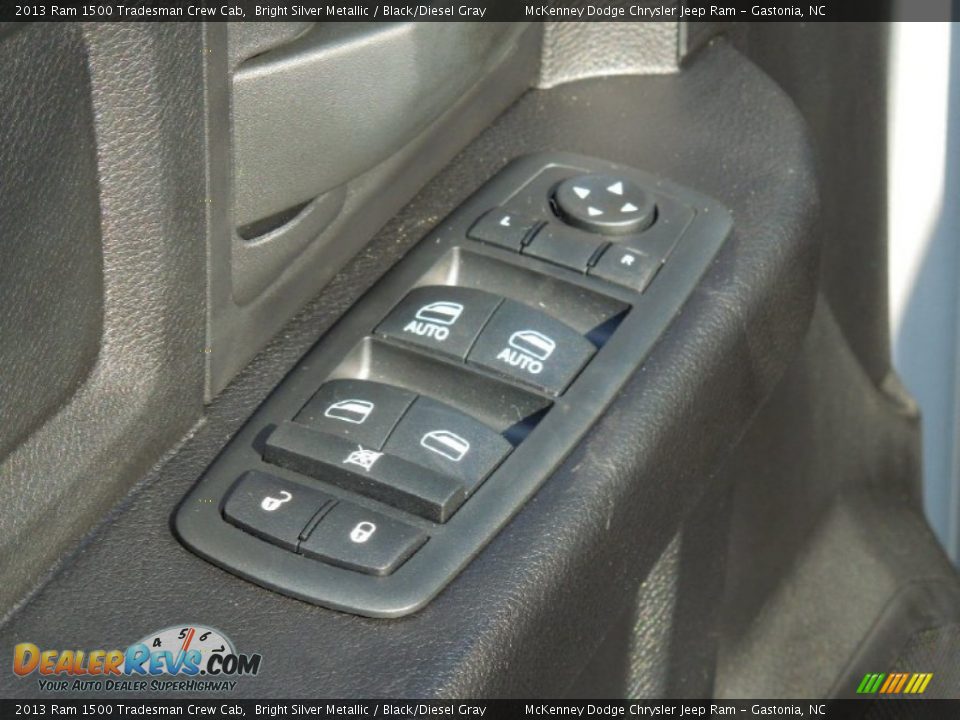 2013 Ram 1500 Tradesman Crew Cab Bright Silver Metallic / Black/Diesel Gray Photo #11