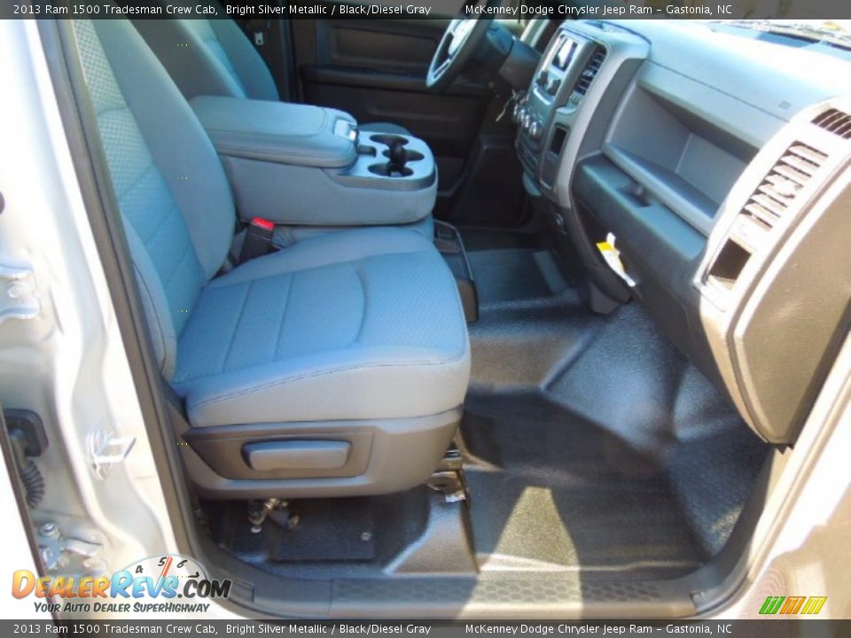 2013 Ram 1500 Tradesman Crew Cab Bright Silver Metallic / Black/Diesel Gray Photo #19