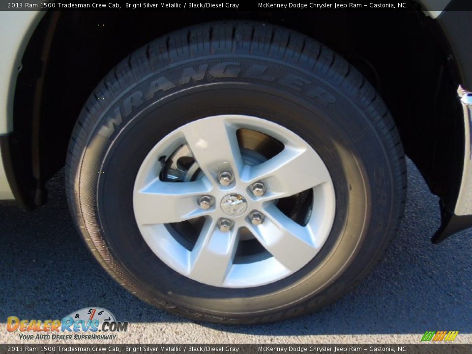 2013 Ram 1500 Tradesman Crew Cab Bright Silver Metallic / Black/Diesel Gray Photo #22