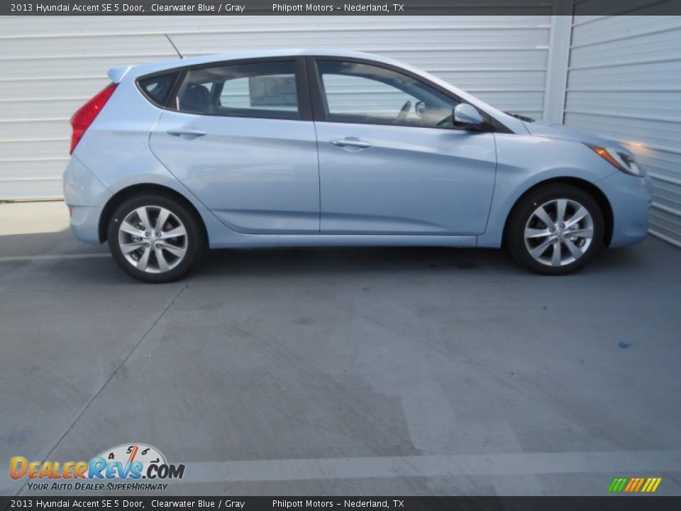 2013 Hyundai Accent SE 5 Door Clearwater Blue / Gray Photo #2
